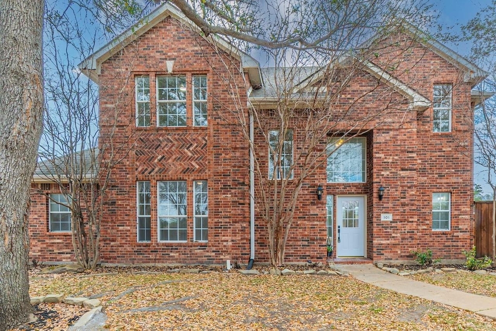 101 Fontana Court - Photo 1