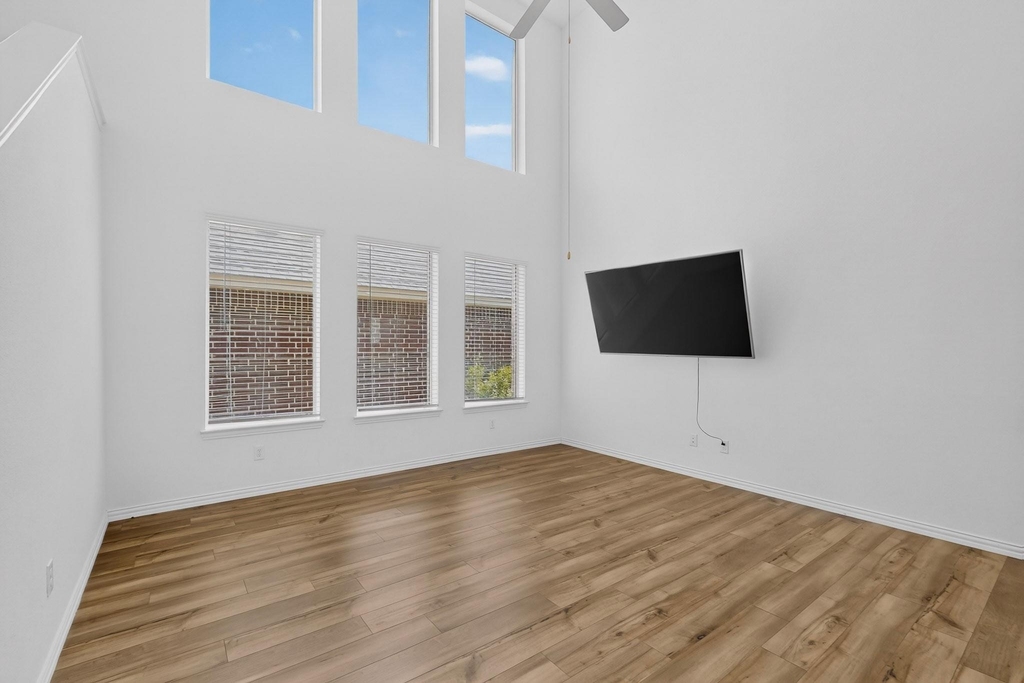 1309 Canuela Way - Photo 7