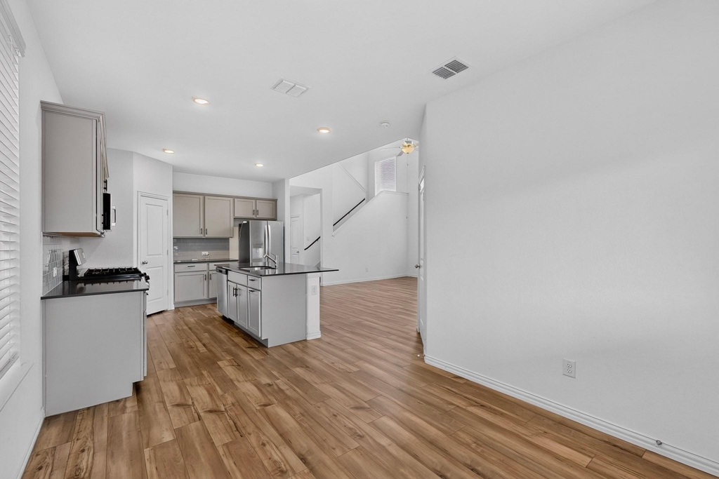 1309 Canuela Way - Photo 15