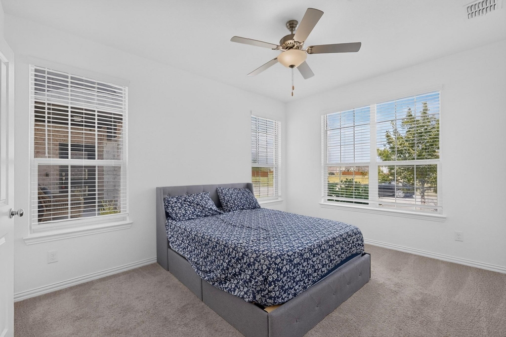 1309 Canuela Way - Photo 19