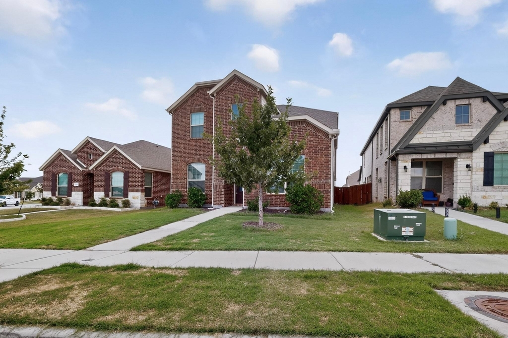 1309 Canuela Way - Photo 2
