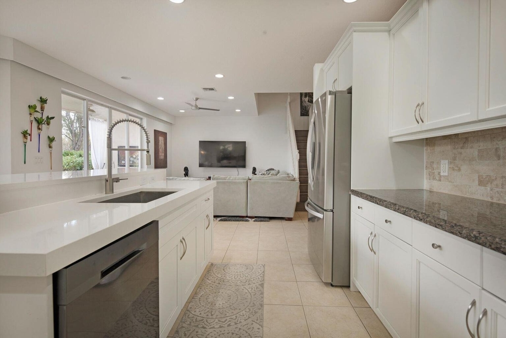 9061 Dupont Place - Photo 15