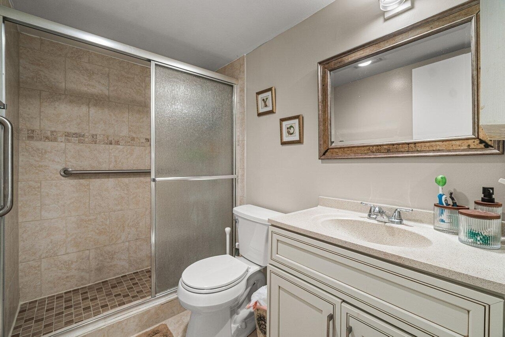 175 Suffolk E - Photo 10