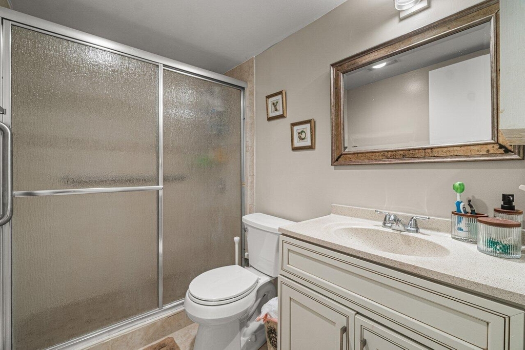 175 Suffolk E - Photo 9