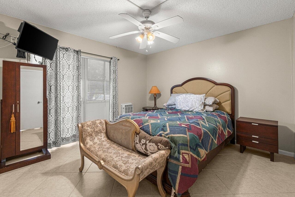 175 Suffolk E - Photo 11