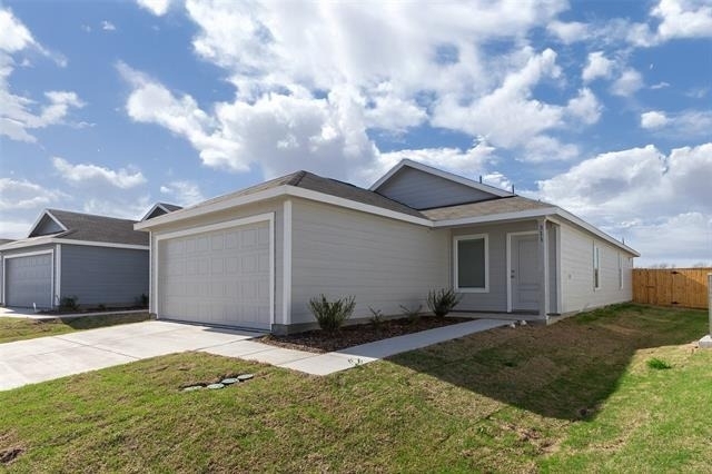 313 Thresher Lane - Photo 0