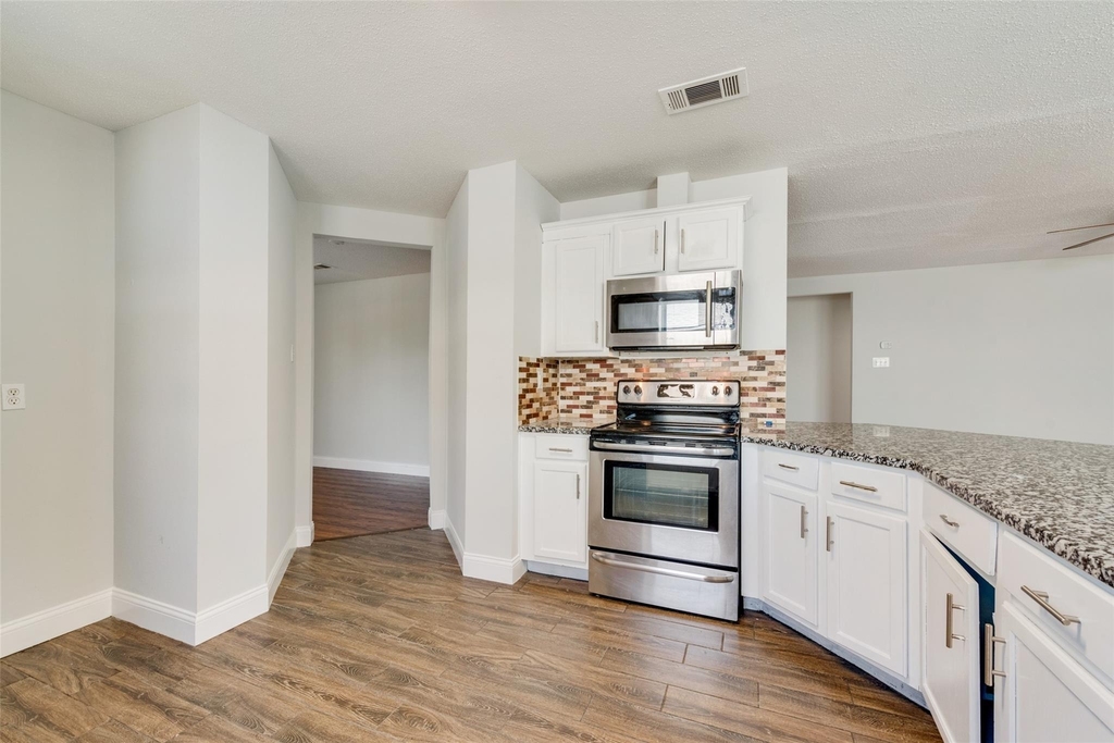 8028 Texridge Drive - Photo 11