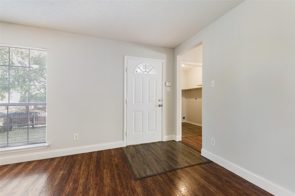8028 Texridge Drive - Photo 4