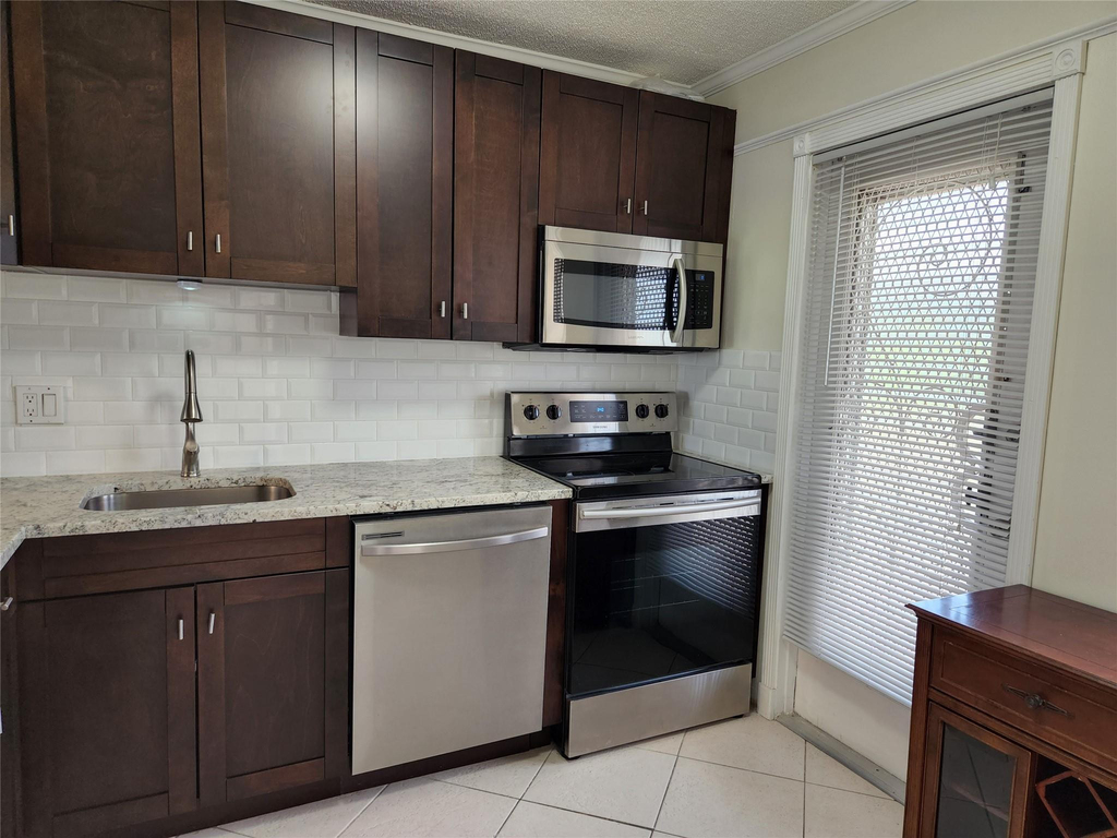4700 Washington Street - Photo 6