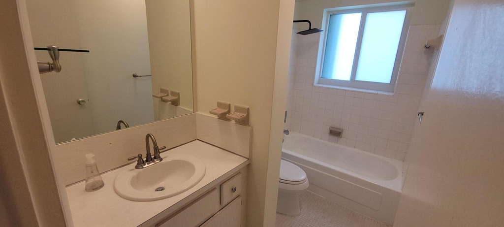 2110 Ne 39th Street - Photo 11