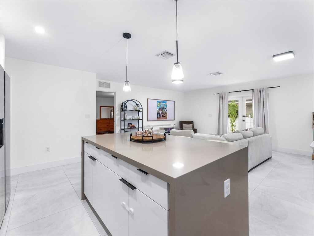 2848 Nw 9th Place - Photo 9