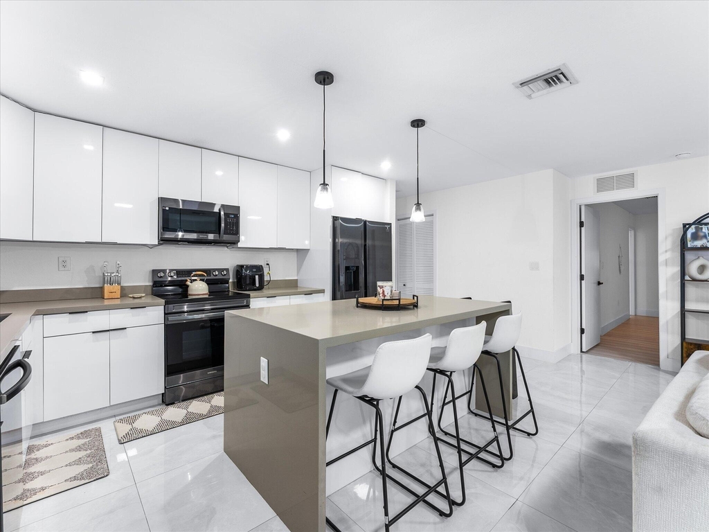 2848 Nw 9th Place - Photo 8