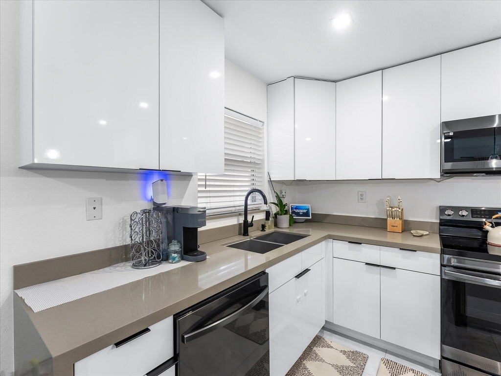 2848 Nw 9th Place - Photo 11