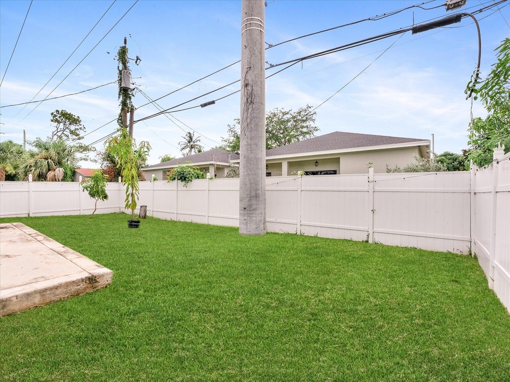 2848 Nw 9th Place - Photo 27