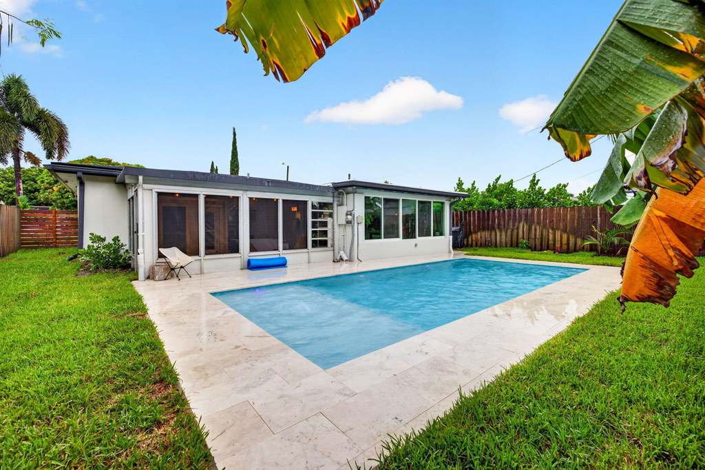 4670 Ne 4th Avenue - Photo 4