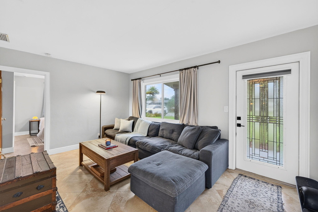 4670 Ne 4th Avenue - Photo 5