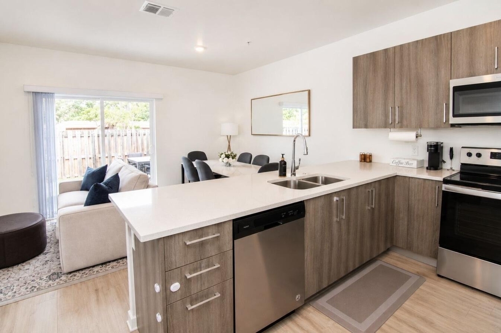 170 Nw 158th Street - Photo 3