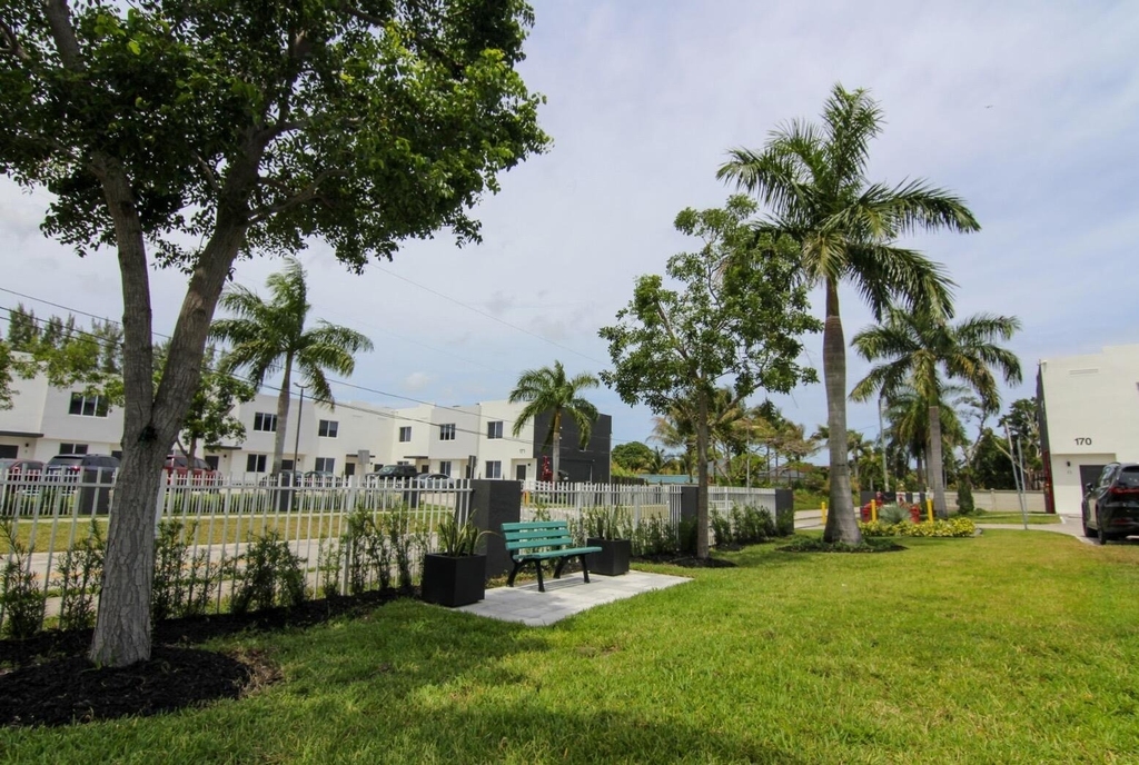 170 Nw 158th Street - Photo 18