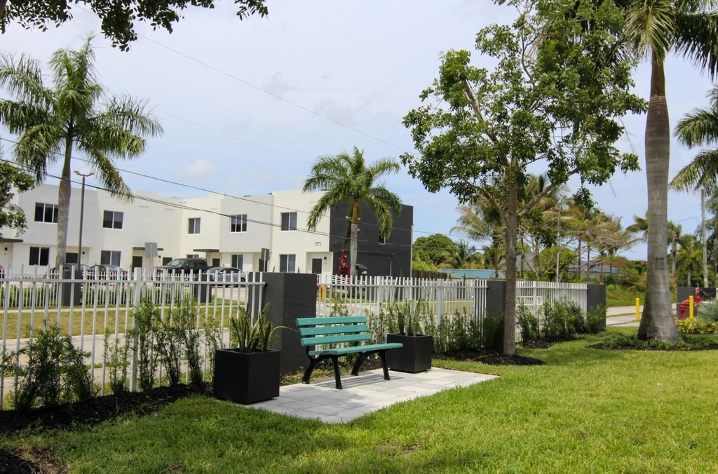 170 Nw 158th Street - Photo 17
