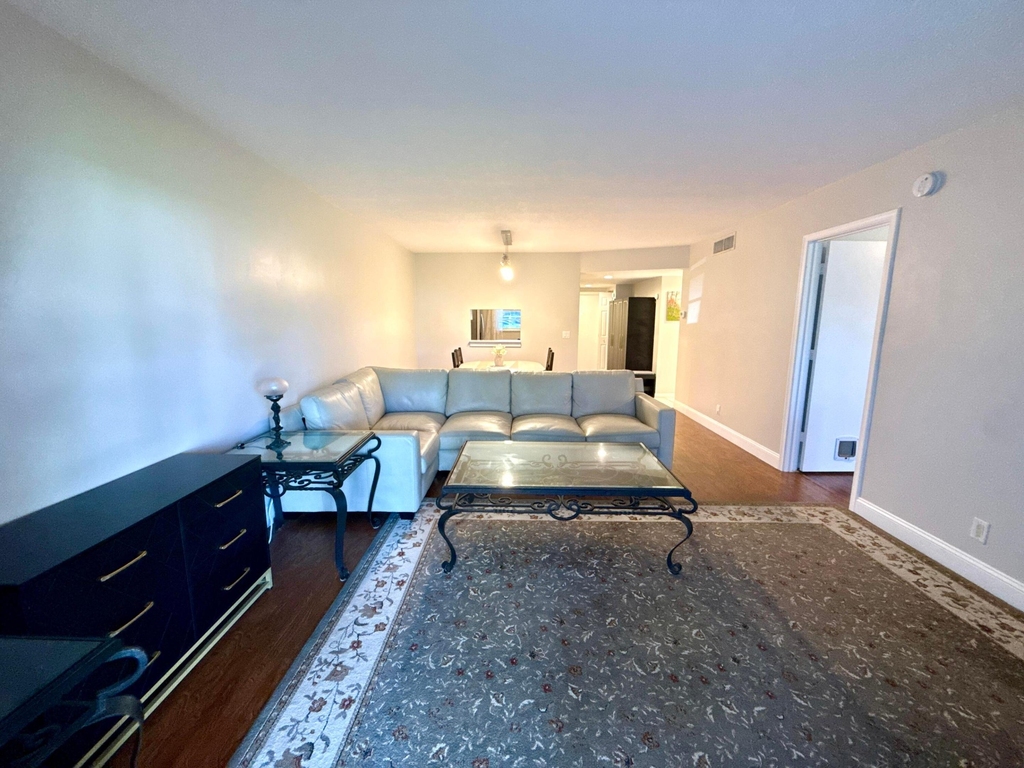 2828 Casita Way - Photo 5