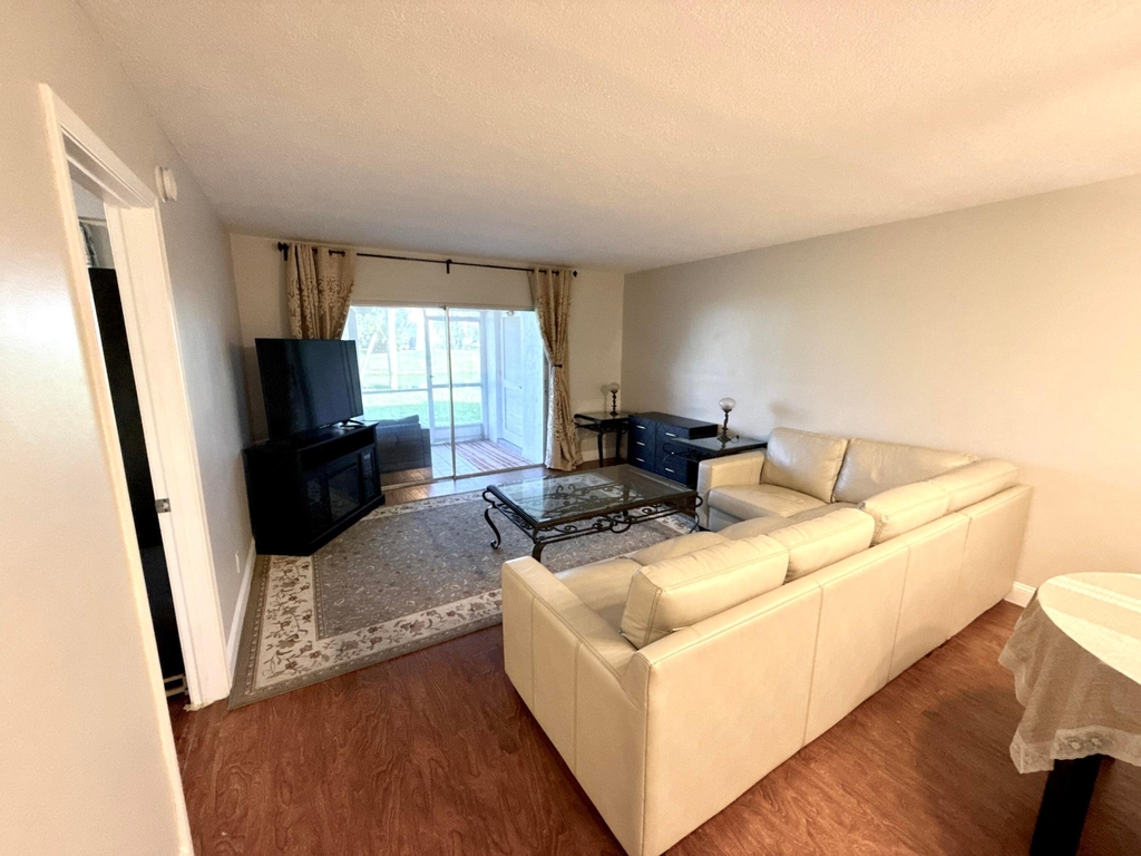 2828 Casita Way - Photo 4
