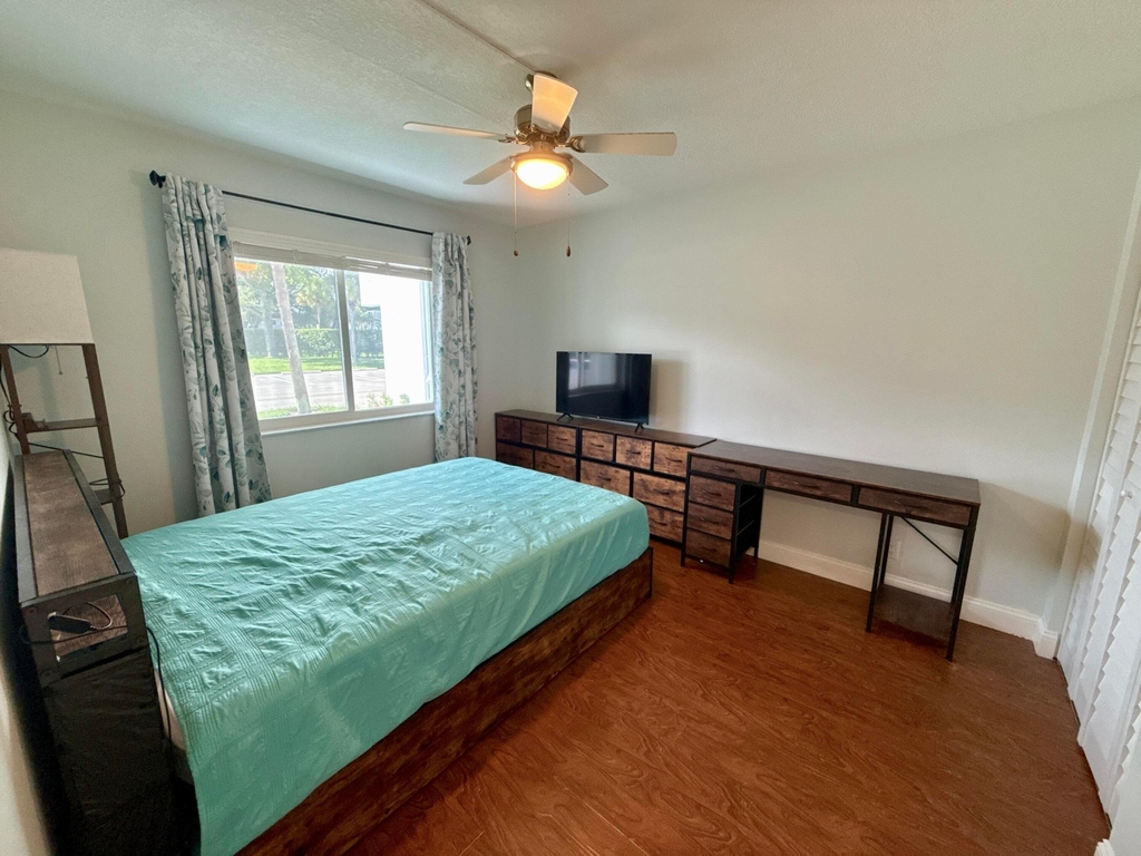 2828 Casita Way - Photo 8