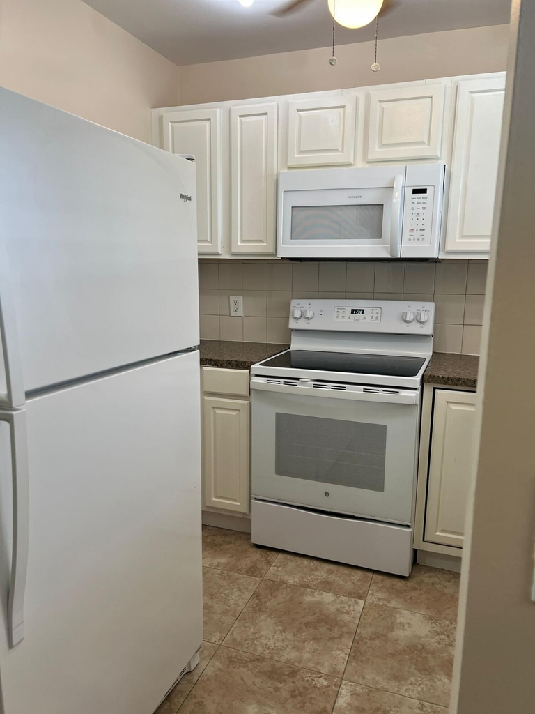 9851 Sandalfoot Boulevard - Photo 2