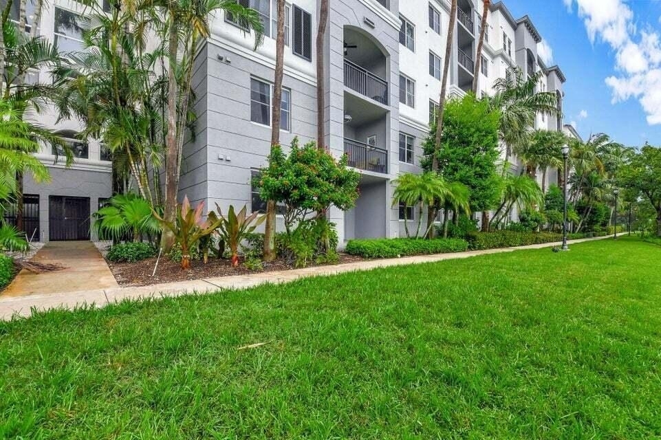 1660 Renaissance Commons Boulevard - Photo 39