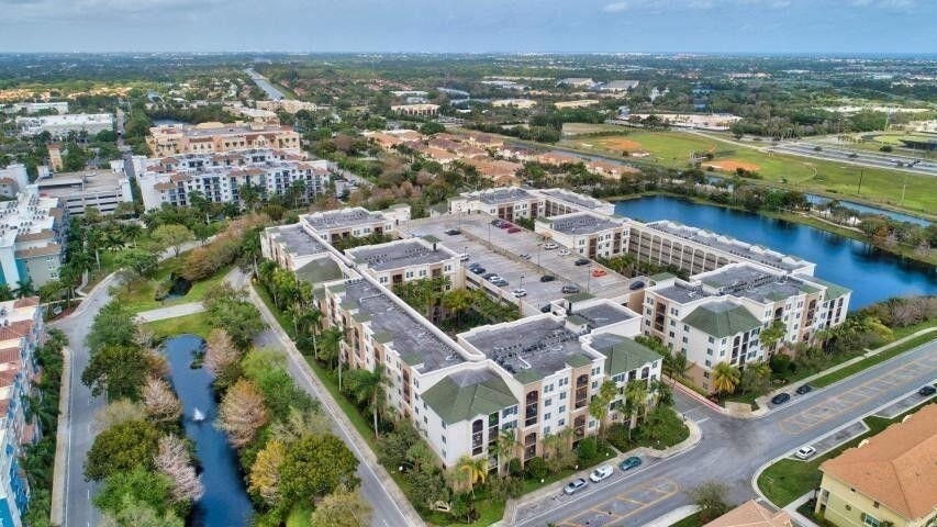 1660 Renaissance Commons Boulevard - Photo 29