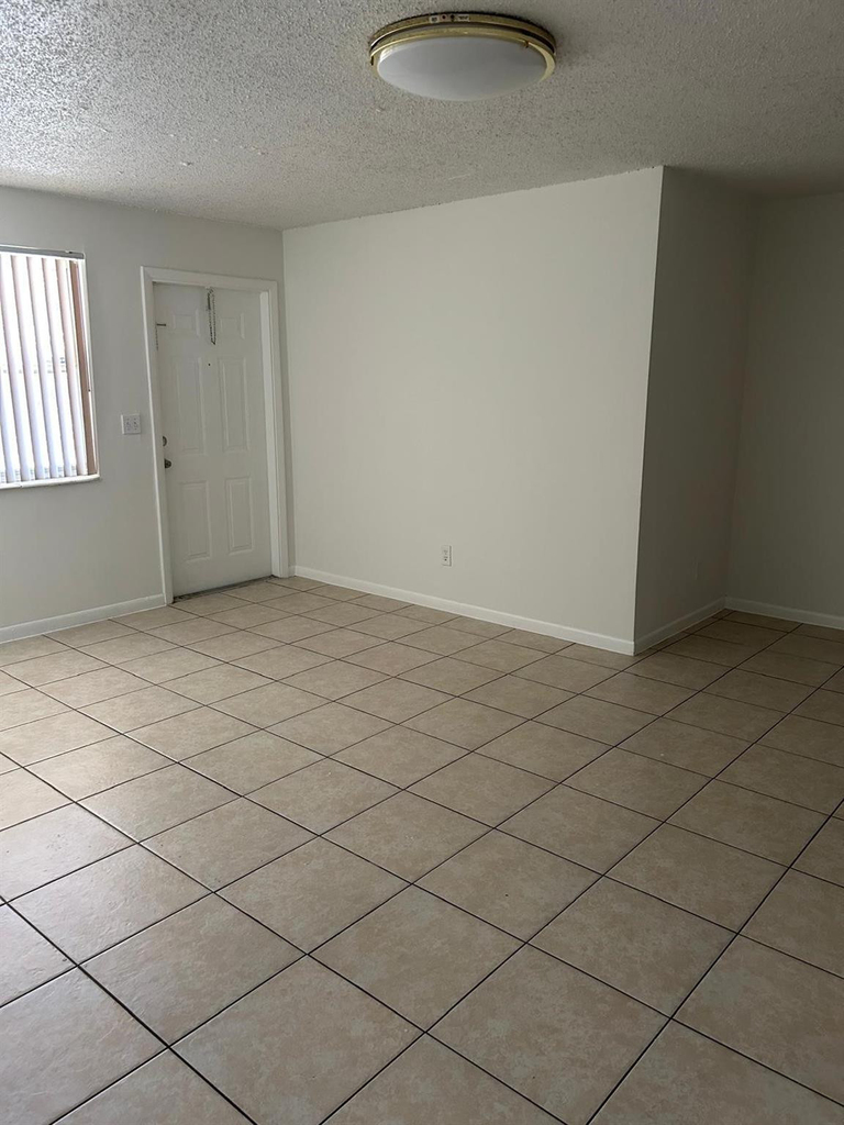 850 E Commercial Boulevard - Photo 11