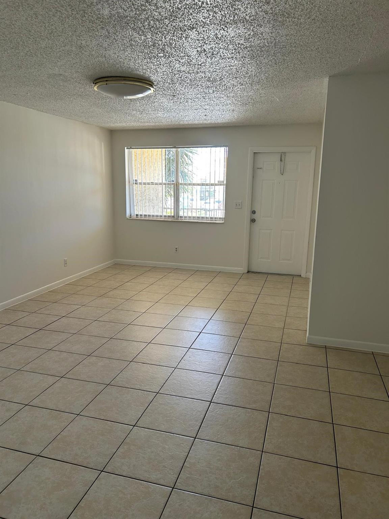 850 E Commercial Boulevard - Photo 7