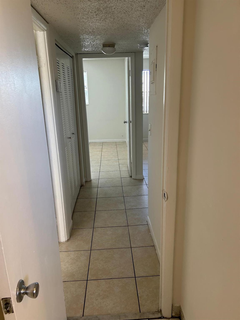 850 E Commercial Boulevard - Photo 14
