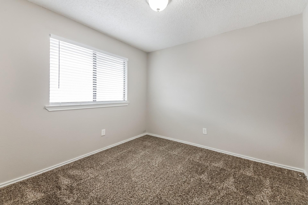 2026 Greenview Drive - Photo 12