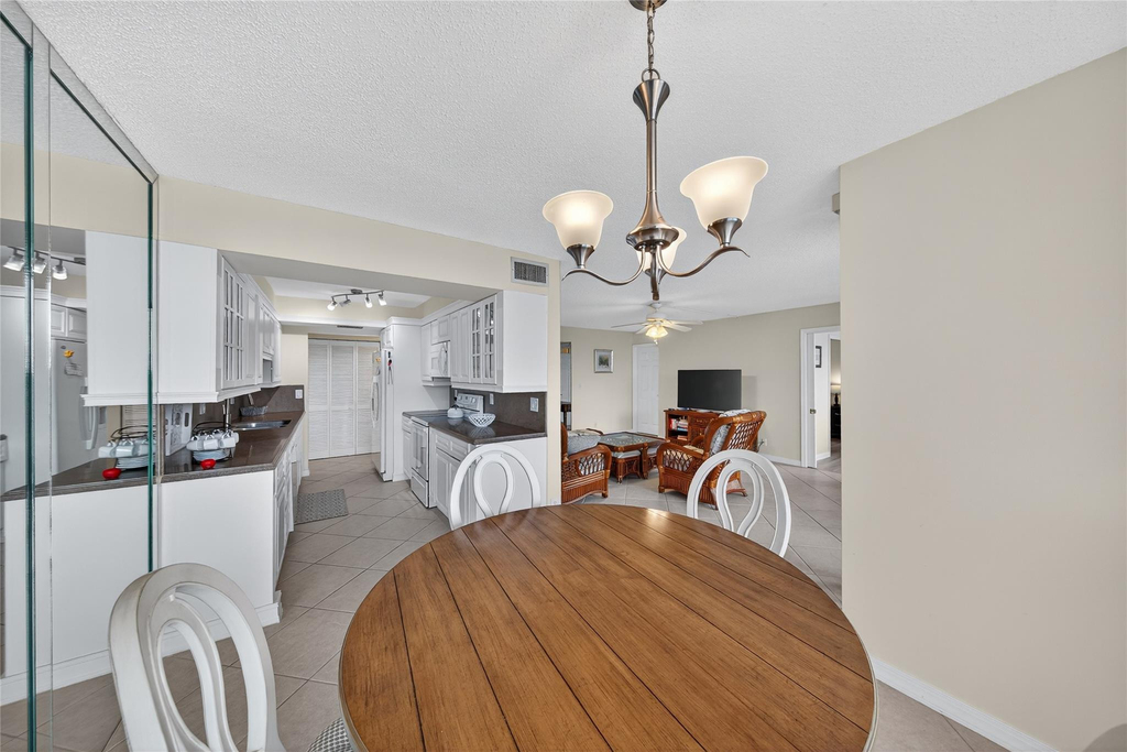 800 Jeffery Street - Photo 15