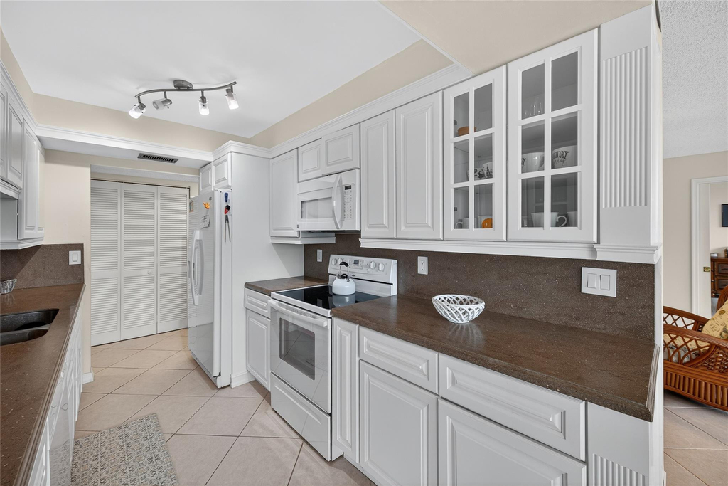 800 Jeffery Street - Photo 12