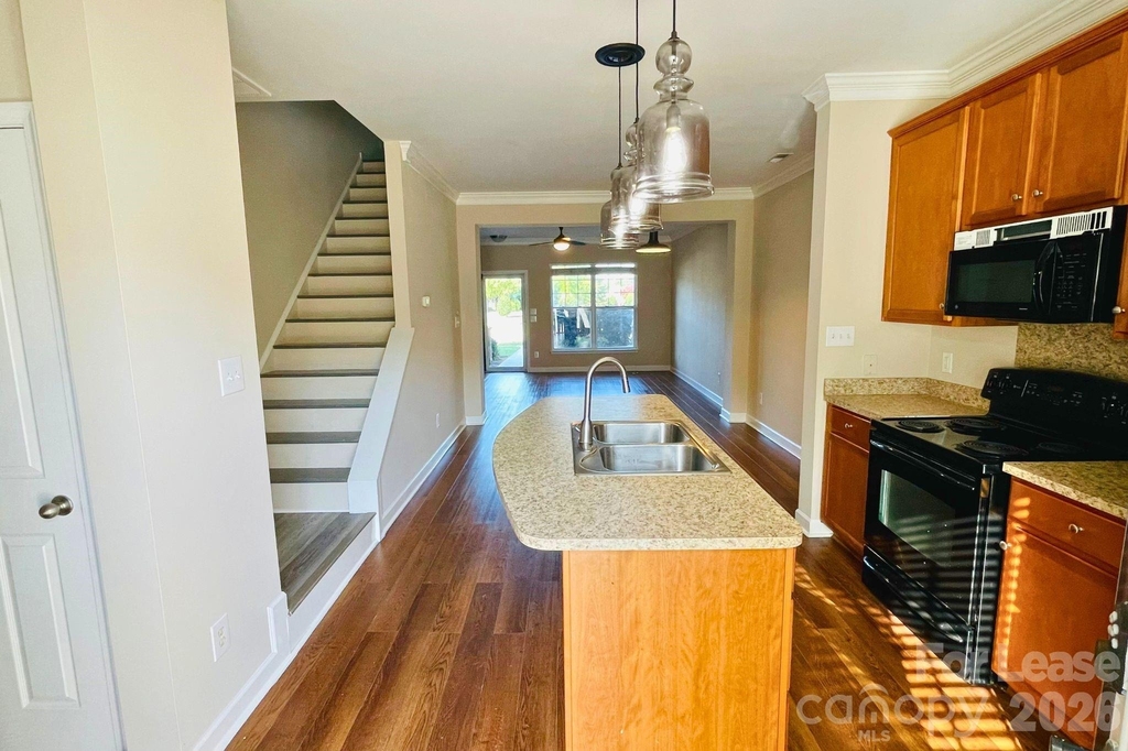 5112 Prosperity Church Road - Photo 4