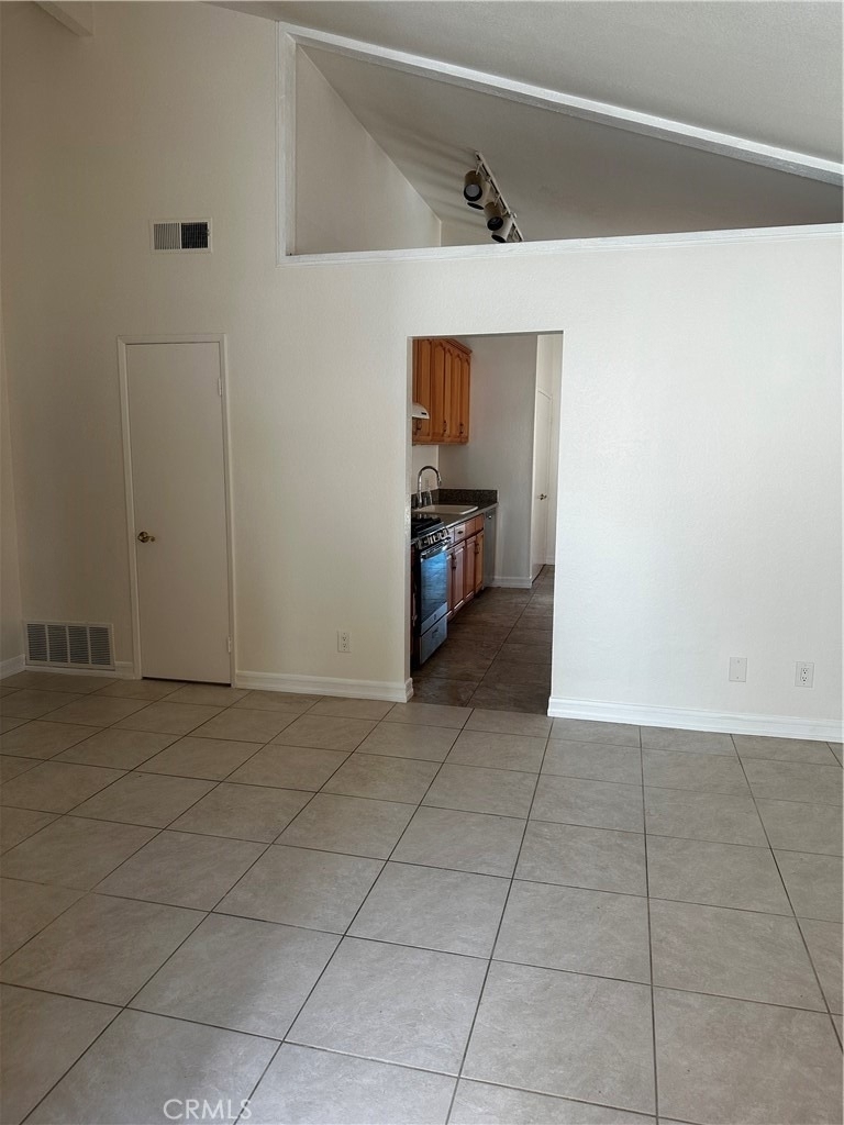 27312 Osuna - Photo 2