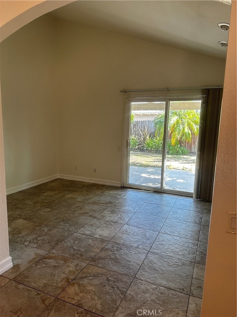 27312 Osuna - Photo 3