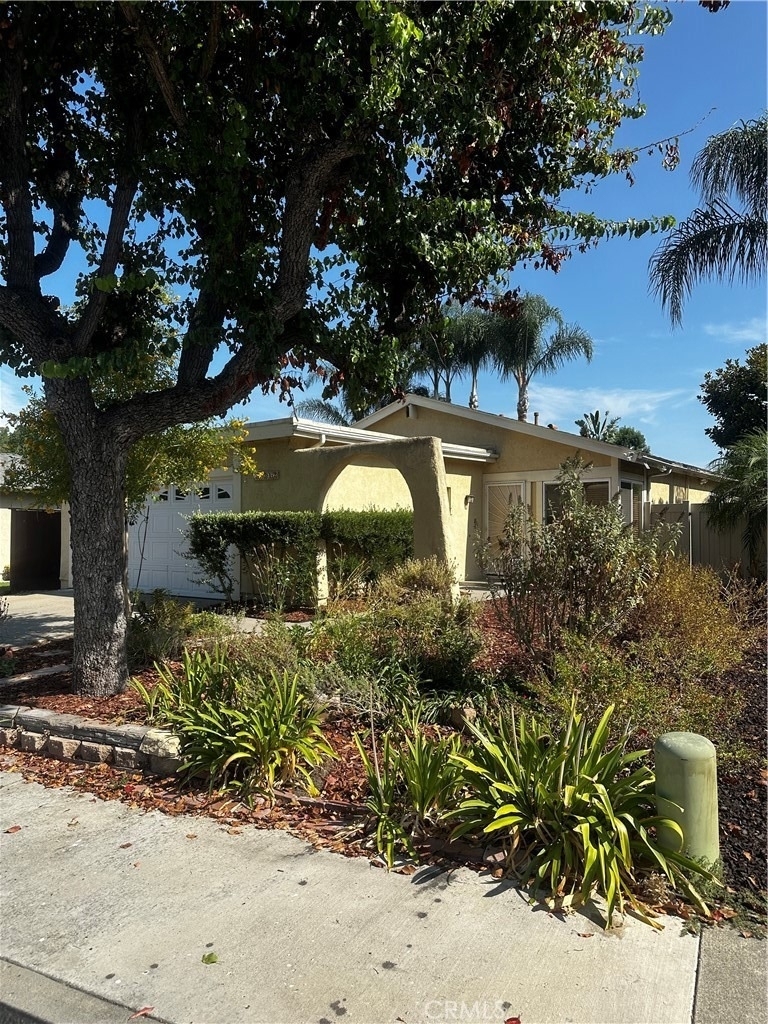 27312 Osuna - Photo 1