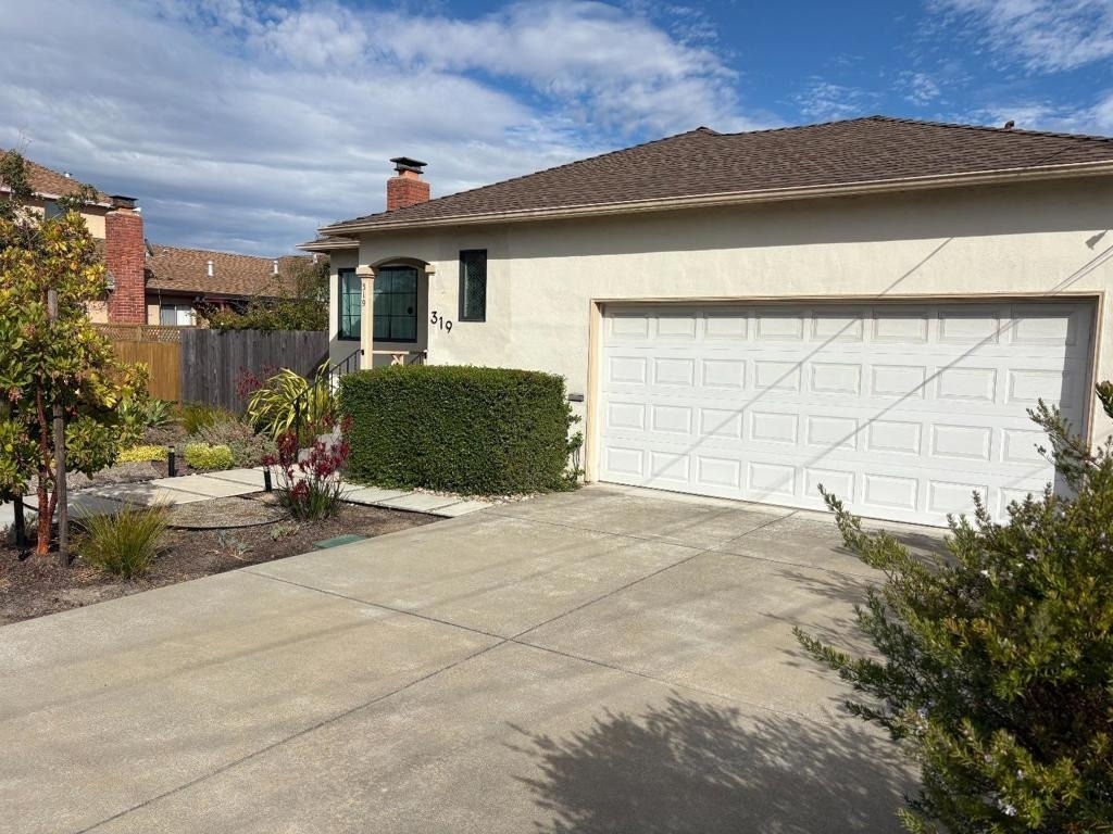 319 Helen Drive - Photo 1