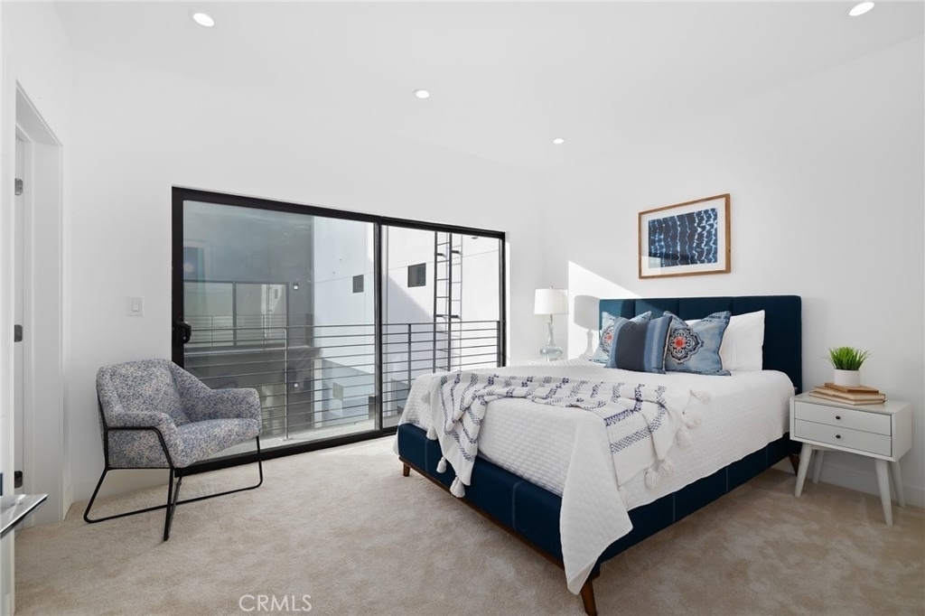 229 1/2 N Burlington Avenue - Photo 8