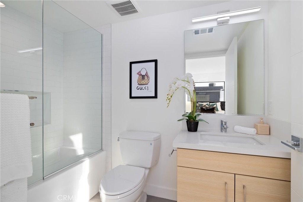 229 1/2 N Burlington Avenue - Photo 17