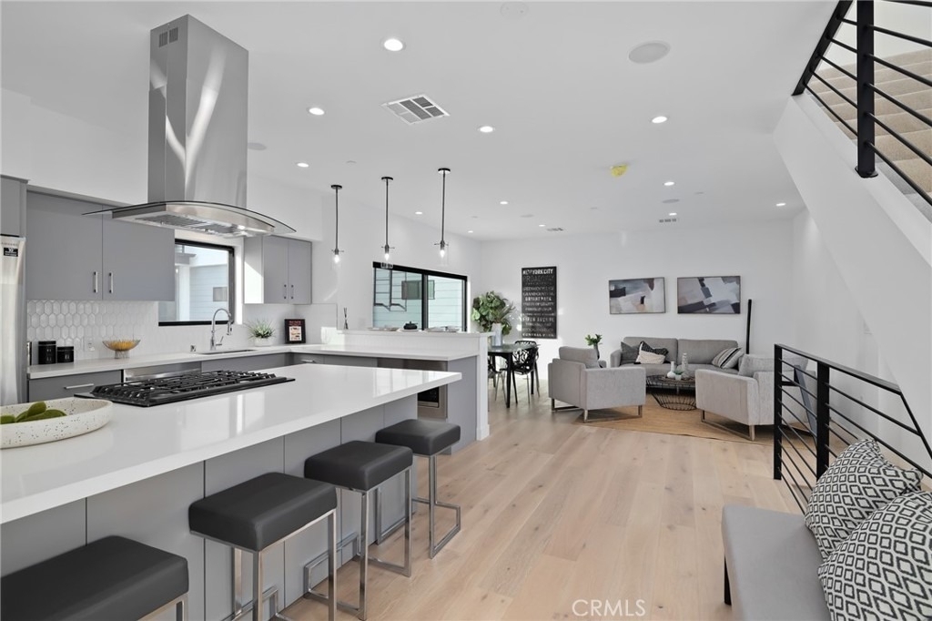 229 1/2 N Burlington Avenue - Photo 4