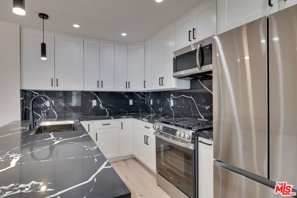 928 N San Vicente Boulevard - Photo 3