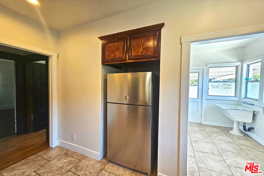 648 N Heliotrope Drive - Photo 10