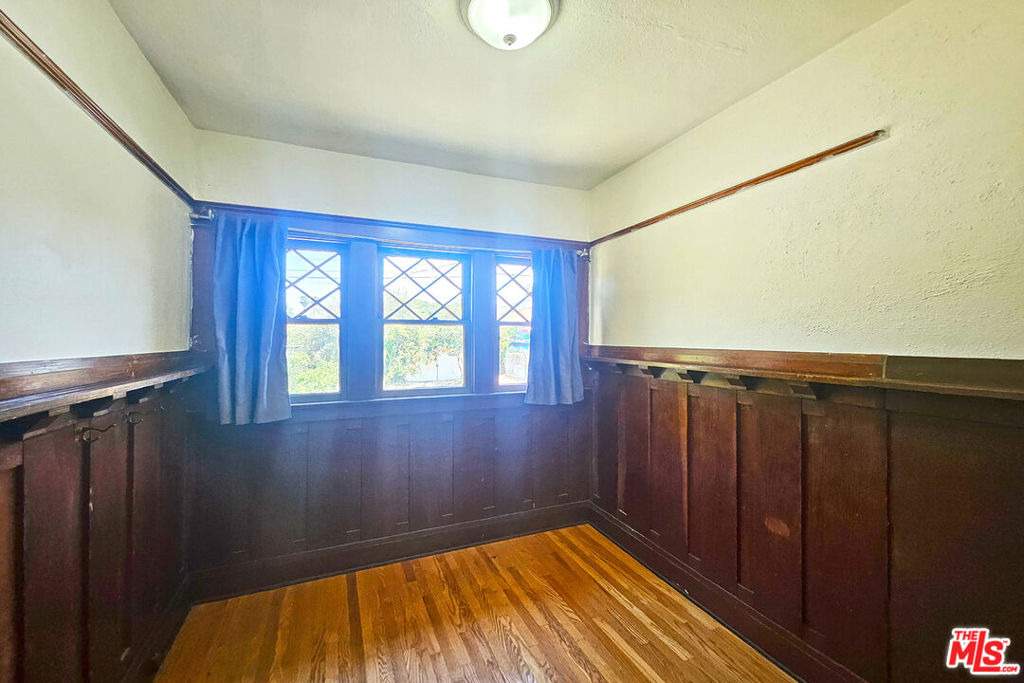 648 N Heliotrope Drive - Photo 18