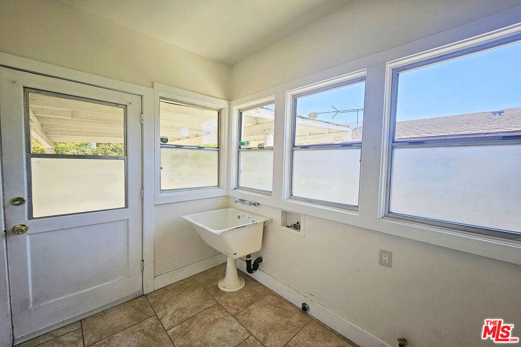648 N Heliotrope Drive - Photo 11