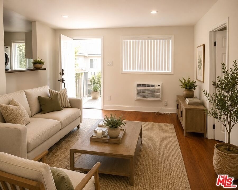 1125 N Genesee Avenue - Photo 2