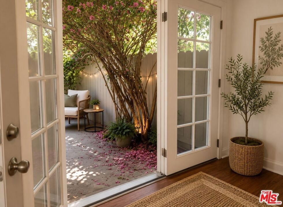 1125 N Genesee Avenue - Photo 5
