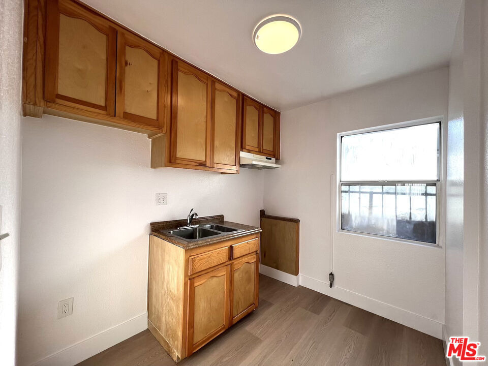1012 W 109th Place - Photo 4